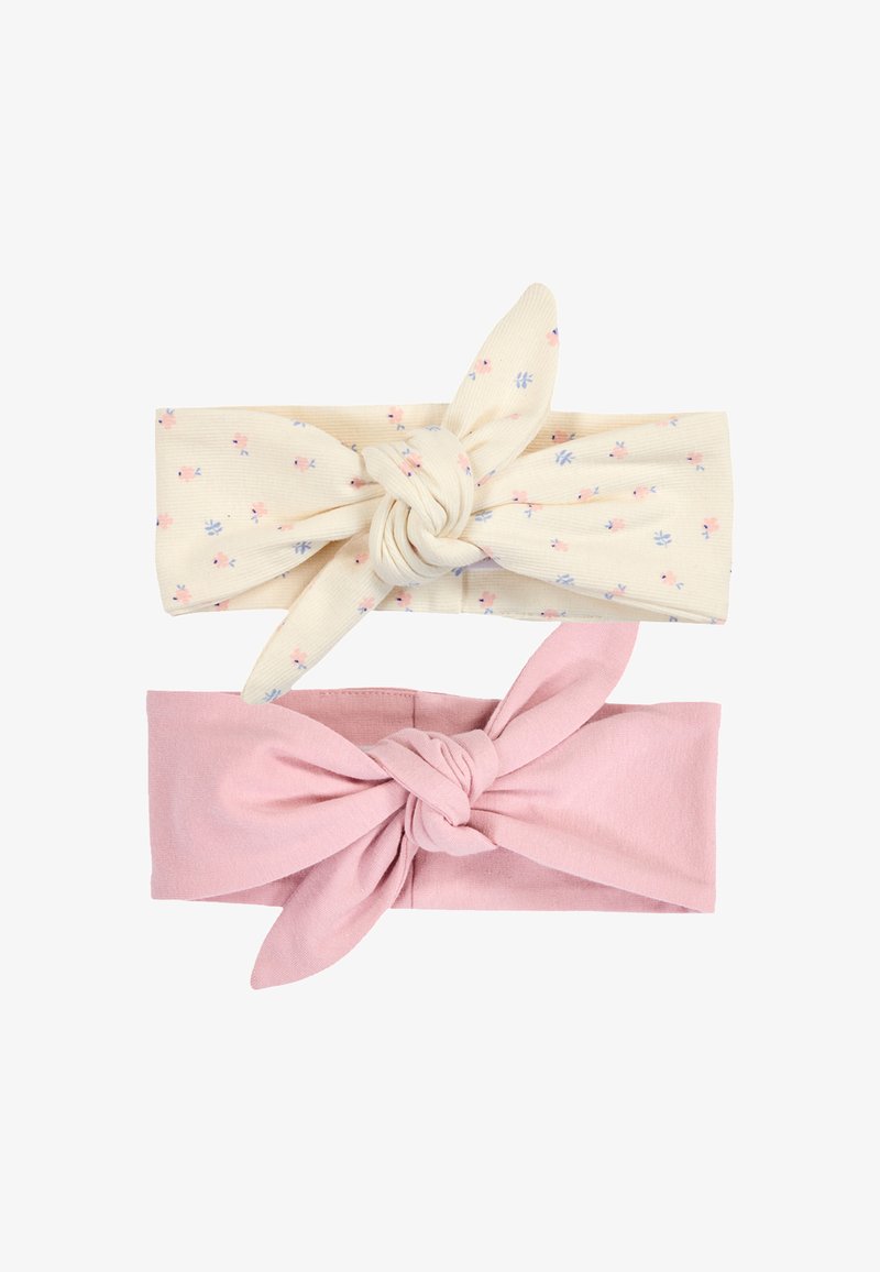 Kaksi solmittua kangaspantaa, yksi kerma, jossa pieniä vaaleanpunaisia ja sinisiä kukkakuvioita, ja toinen yksivärinen vaaleanpunainen.