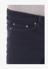 Seleccionado, night black