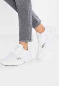 adidas Originals FALCON Baskets basses footwear white/crystal - Main Image