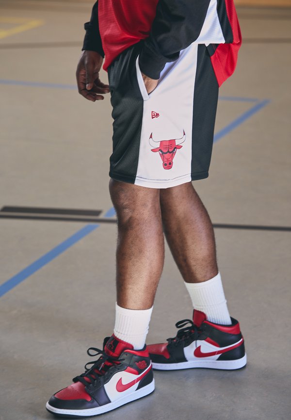 NBA CHICAGO BULLS GRAPHIC SHORT - Club wear