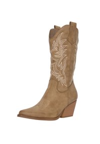 Bota de vaquero color marrón claro con punta afilada, tacón bajo y un intrincado bordado blanco que presenta patrones de hojas en el caña. Textura de ante suave.