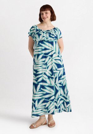 Robe maxi florale en bleu et vert, avec un décolleté froncé et des manches courtes, fabriquée à partir d'un tissu léger et lisse avec un motif de feuilles.