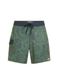 Πράσινα ανδρικά μαγιό με φλοράλ μοτίβο και σκούρο ζωνάρι στη μέση, με κορδόνι για ρύθμιση και πλαϊνή τσέπη· κατασκευασμένα από ελαφρύ ύφασμα με απαλή υφή.