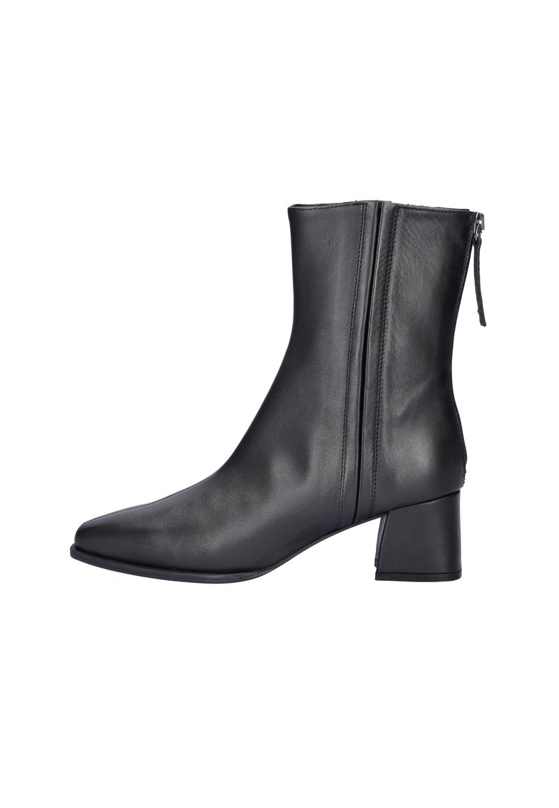 Bottines en cuir noir avec un talon bloc, bout pointu et fermeture éclair latérale. Texture lisse avec des coutures verticales sur la tige.