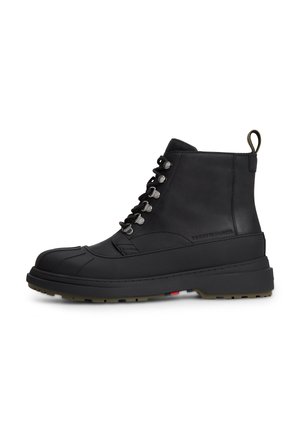 Tommy Hilfiger, OUTDOOR RUBBER LTH BOOT WPM - Боти с връзки - black