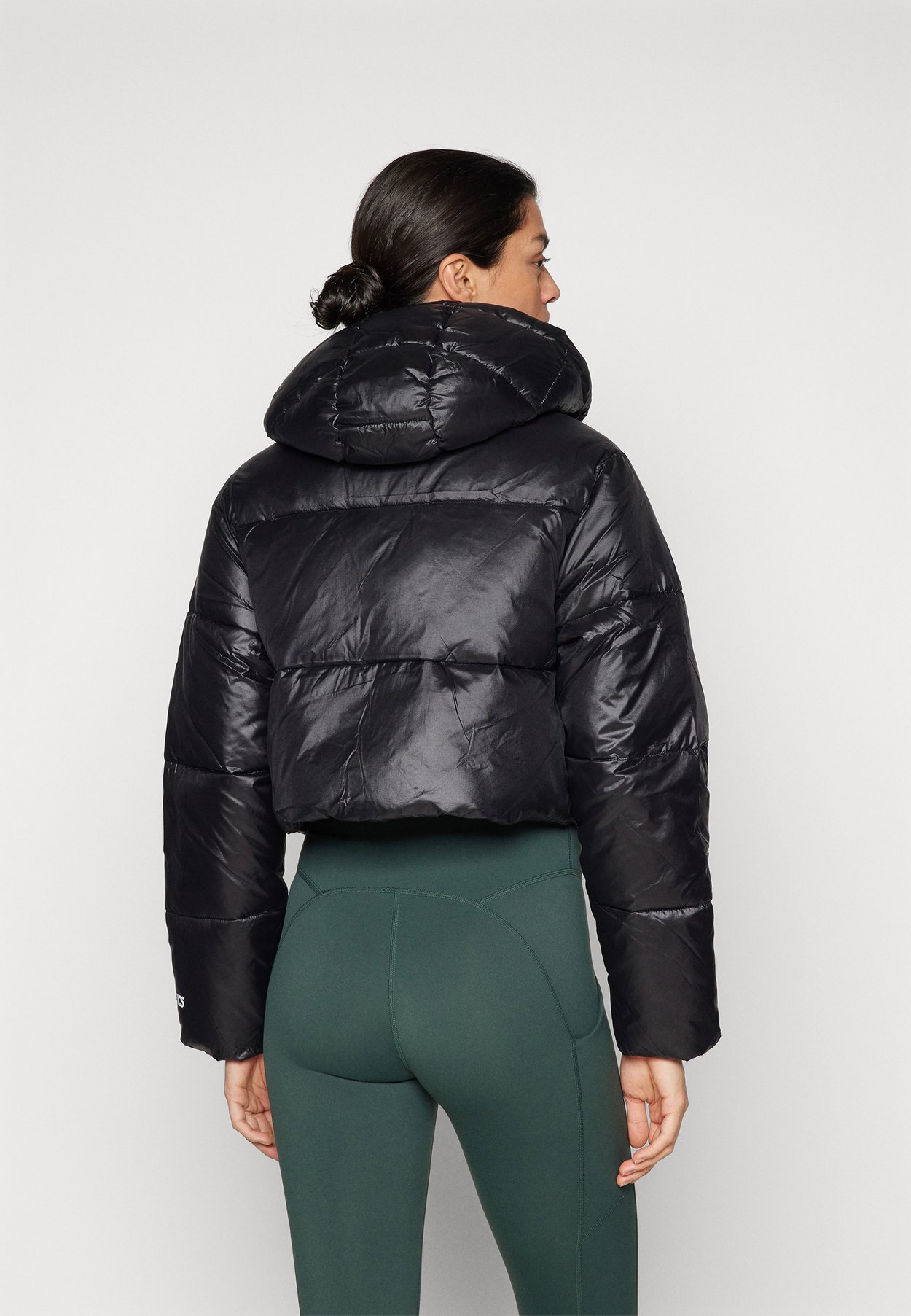 ESSENTIAL CROPPED HOODED PUFFER