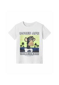 Hvid bomulds T-shirt med et grafik af en tegneserieabe iført solbriller. Baggrunden inkluderer palmer og en grøn-blå gradient.