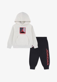 Neselectat, pale ivory/black