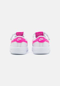 Nike Sportswear FORCE 1 LOW EASYON - Sneakers basse - white/laser fuchsia