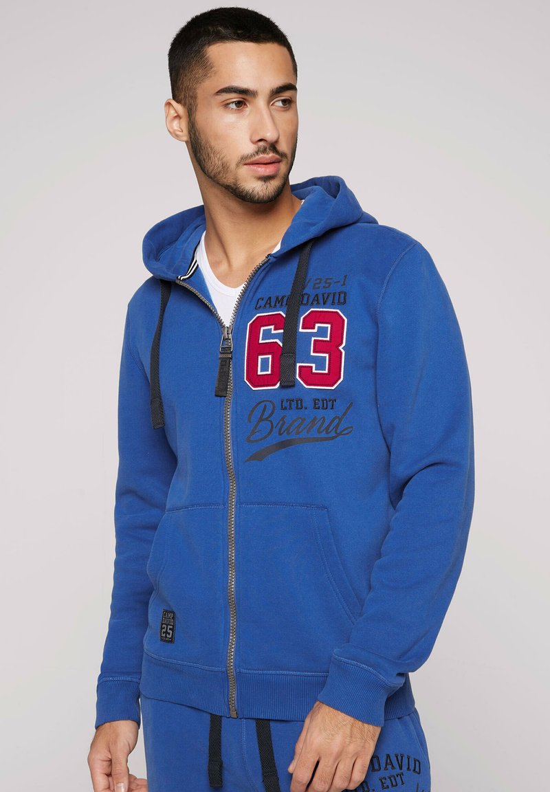 Camp David KAPUZENSWEATJACKE MIT RETROARTWORK Sweatjacke flight blue/blau Zalando.de