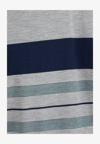 Seleccionado, Heather gray