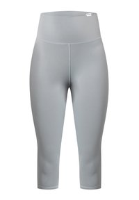 Leggings courts taille haute gris clair avec coutures plates et petite étiquette de marque blanche sur la ceinture sur fond blanc.
