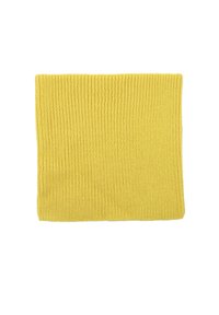 Accessorio lavorato a maglia giallo con una texture a coste, forma rettangolare e cuciture uniformi. Nessun hardware o accenti visibili.