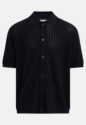 Fekete rövid ujjú kötött galléros póló gombos elülső résszel és finom csipkeszerű cikk-cakk mintával.