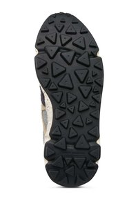 Suela de zapato de goma negra con un patrón de relieve triangular, con un borde blanco. Superficie texturizada con un agarre texturizado.