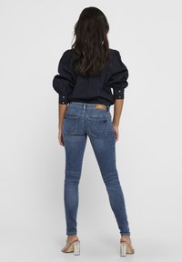 ONLY ONLCORAL  - Testhezálló fazon - medium blue denim