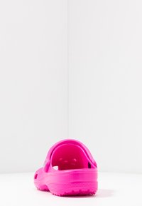 Crocs CLASSIC UNISEX - Klumpaitės - electric pink