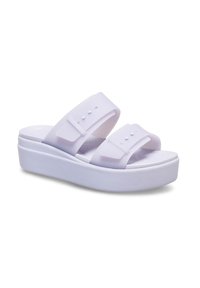 Witte platform sandalen van glad plastic met twee verstelbare banden voorzien van kleine accenten en een gestructureerde inlegzool.