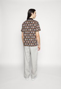 Obey Clothing BUGS - Polokošeľa - black multi