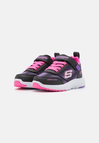 Skechers DYNAMIC TREAD - Zapatillas - black/hot pink