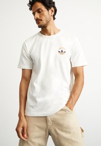 adidas Originals TEE - T-shirt estampada - off white