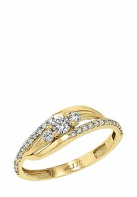 Goldring mit gewelltem Band, verziert mit drei größeren und kleineren diamantähnlichen Steinen sowie einer Reihe kleinerer Steine entlang des Bandes.
