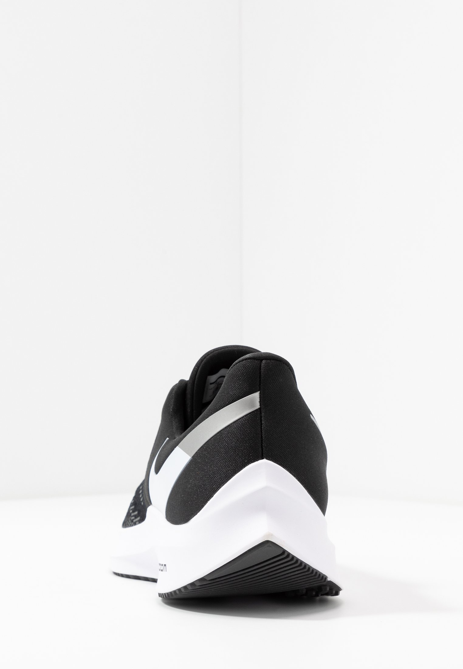 Nike Performance ZOOM WINFLO 6 Nøytrale løpesko black Nike Performance ZOOM WINFLO 6 Nøytrale løpesko pure
