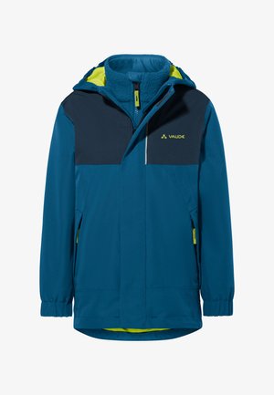 Wasserdichte Jacke in Blaugrün und Marineblau, mit Kapuze, Fleecefutter und Reißverschlusstaschen. Kontrastierende gelbe Akzente an der Innenseite und den Reißverschlüssen.