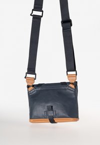 Aunts & Uncles TSU - Umhängetasche - night blue