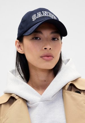 GAP GAP SANDY LIANG LOGO BASEBALL HAT - Cap - navy uniform