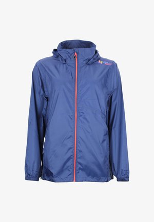 Veste légère bleu marine avec fermeture éclair à l'avant, capuche réglable et accents orange. Comprend des poignets élastiques et un tissu lisse et résistant à l'eau.