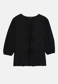 Svart bluse med lange puffede ermer, med rund halsutskjæring og snorer foran, strukturbunnet stoff med peplum-hem.