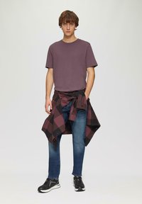 QS RUNDHALSAUSSCHNITT - T-shirt basic - lavendel