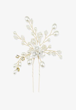 Fibbia d'oro decorata con perle finte bianche, cristalli trasparenti e piccoli fiori bianchi; i rami creano una forma texture, organica.