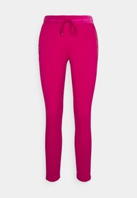 Strakke roze sweatpants met een trekkoord in de taille en subtiele zijdetails, weergegeven tegen een witte achtergrond.