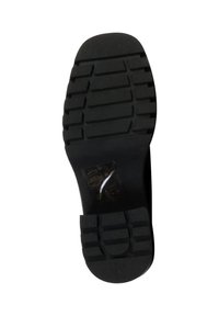 Zwarte schoenzool met een getextureerd rubberen oppervlak, voorzien van horizontale en verticale profielpatronen voor grip, een ronde neus en een lichte hak.