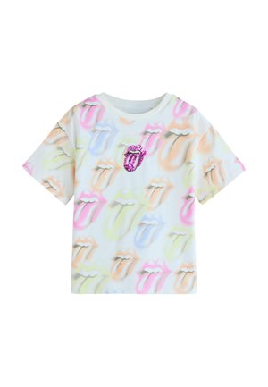 Weißes T-Shirt mit kurzen Ärmeln und gemustert mit mehrfarbigen Lippen und Zungen, mit einem zentralen glänzenden pinkfarbenen Zungenlogo auf der Brust.