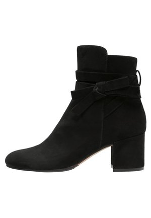 Kotníkové boty - black
