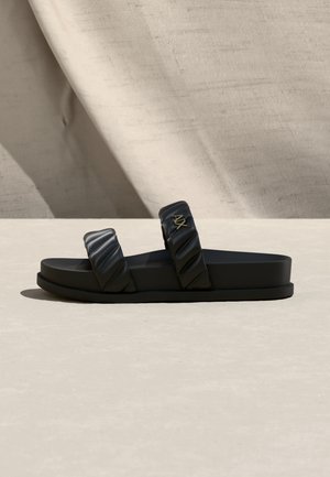 FEBE - Matalakantaiset pistokkaat - black