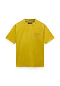 Gul bomulds T-shirt med rund hals, korte ærmer og et lille trykt logo i en kontrasterende farve på venstre brystområde.