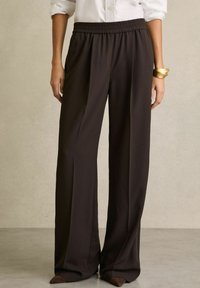 Reiss REMI ELASTICATED SIDE STRIPE WIDE LEG - Bukser - chocolate brown