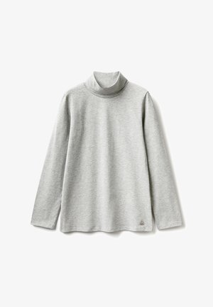Maglietta a maniche lunghe color grigio chiaro con collezione a dolcevita e un piccolo logo in basso a sinistra, esposta su uno sfondo bianco.
