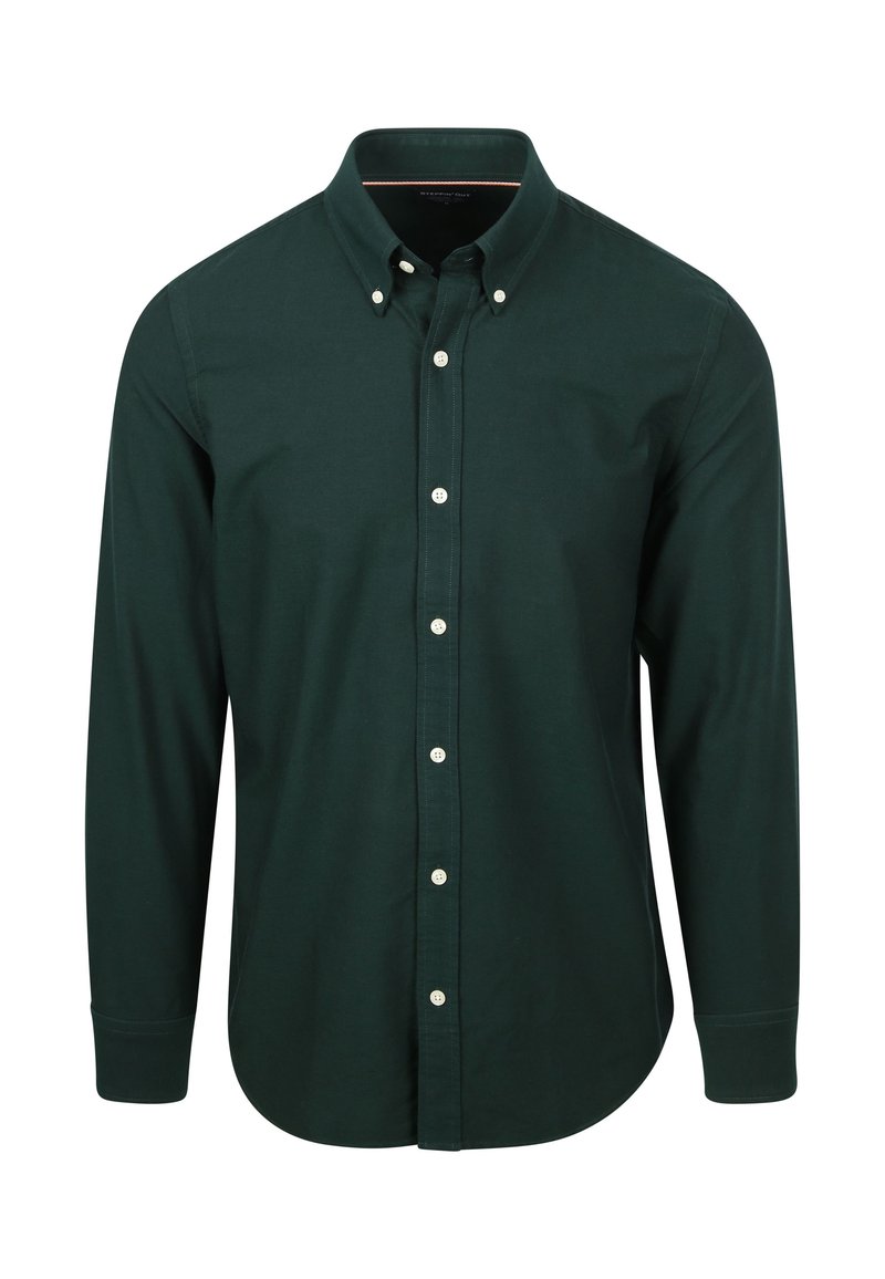 Dunkelgrünes Hemd aus Baumwolle mit langen Ärmeln, einem Kragen und weißen Knöpfen entlang der Vorderseite. Glatte Textur mit tailliertem Schnitt.
