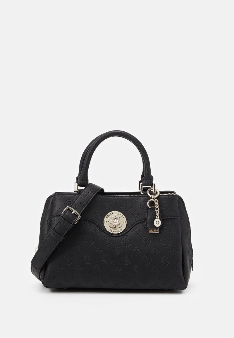 Zwarte handtas van leerachtig materiaal, met een ronde zilveren logo, een afneembare riem en reliëf bloemenpatronen.