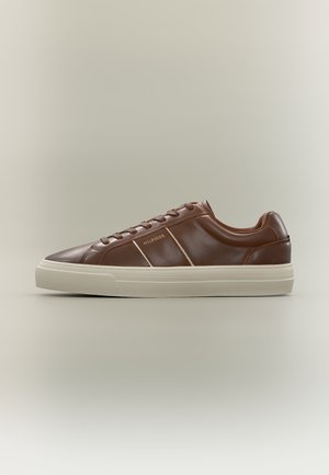 Tommy Hilfiger, DRESS CASUAL - Sneaker low - winter cognac