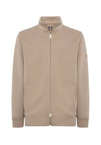 Chaqueta crema con cremallera y cuello alzado, con tejido texturizado, dos bolsillos laterales y puños de canalé. Presenta un pequeño logotipo en la manga.