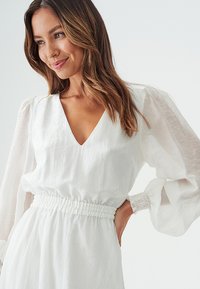 THE FATED UBERT - Vestito lungo - ivory