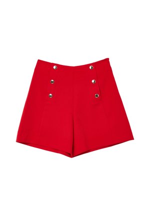 Rote hochtaillierte Shorts aus einem glatten Stoff, mit zwei vorderen Taschen und dekorativen silberfarbenen Knöpfen entlang der Seitennähte.