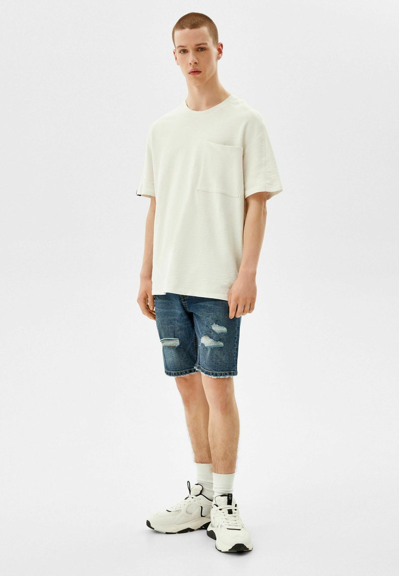 Herren Skinny Fit | Bershka BERMUDA WITH RIPS Jeans Shorts dark blue/dunkelblau - KK41503 Herren Skinny Fit | Bershka BERMUDA WITH RIPS Jeans Shorts dark blue/dunkelblau - KK41503
