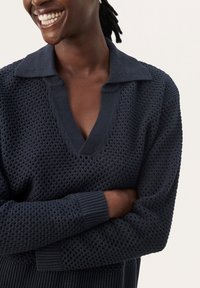Part Two Sweter